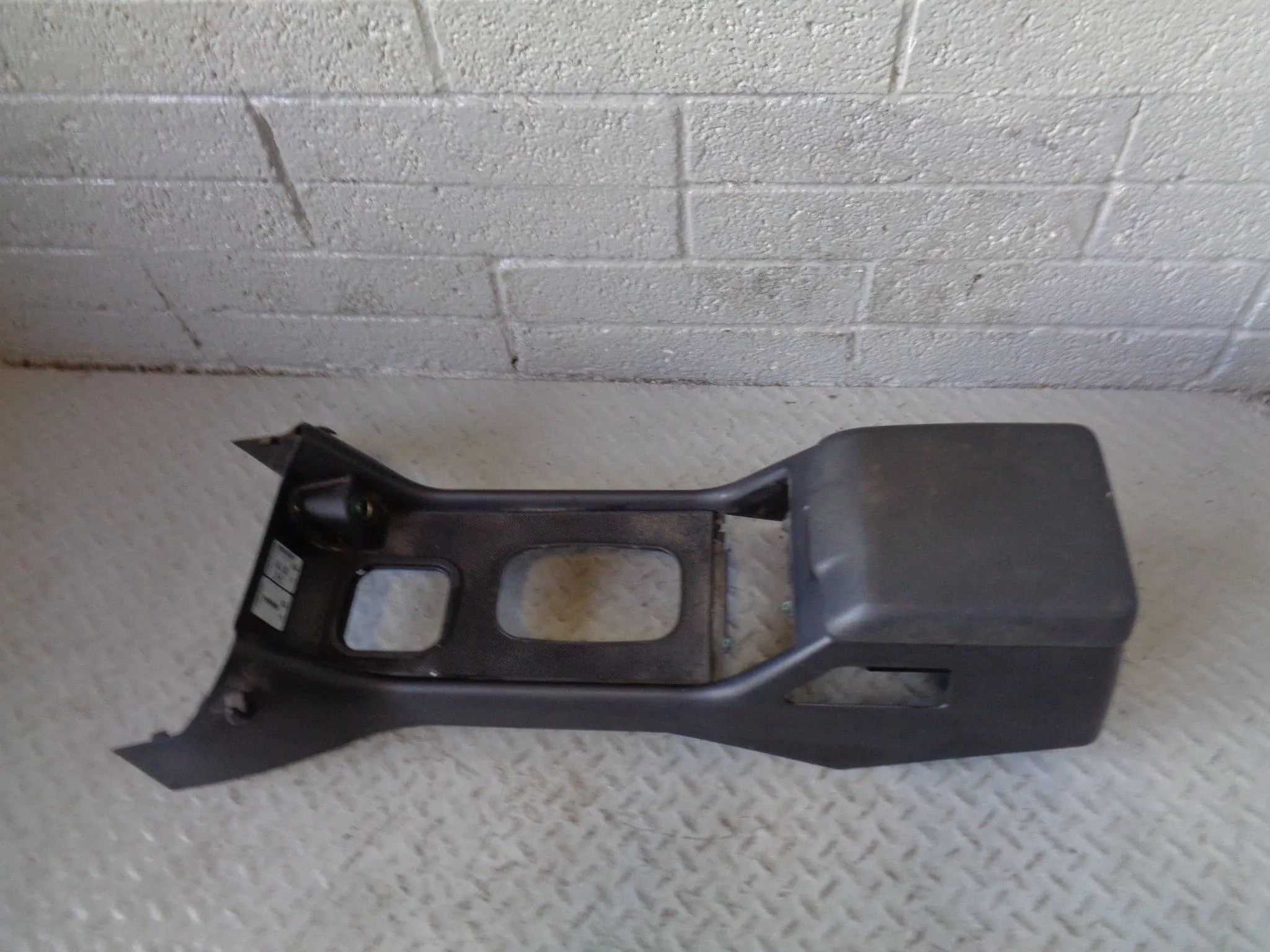 Discovery 2 Centre Console Arm Rest Black Auto Land Rover 2002 to 2004 R19064