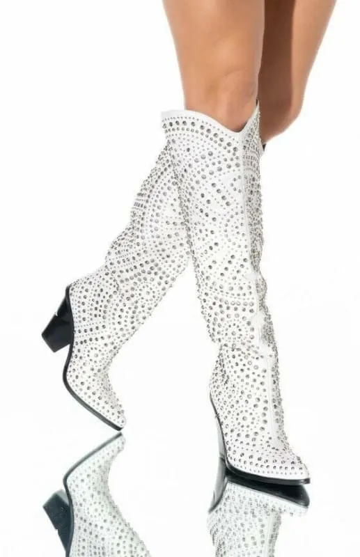 Luxury Crystal Encrusted Western Boots with Pointed Toe Elegance