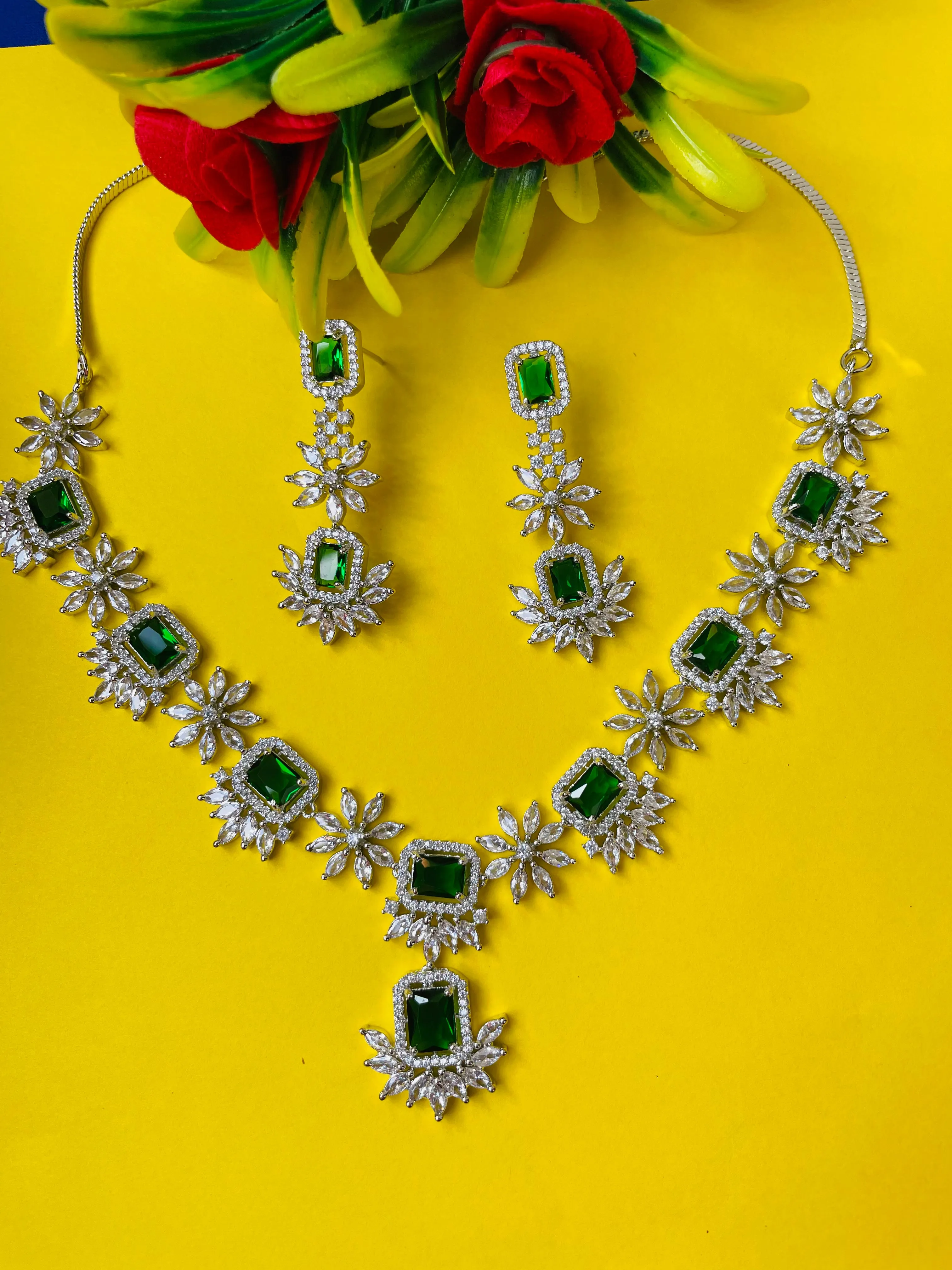 MATINEE GREEN ZIRCONIA NECKLACE-Elegance144