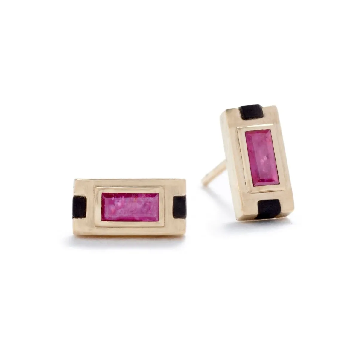 Mirum stud earrings