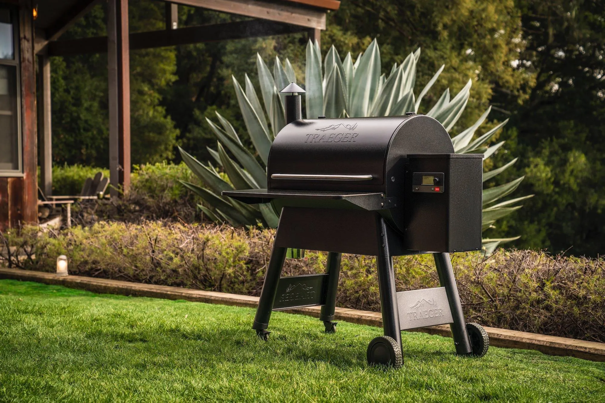 Traeger Pro 780 Black Wood Pellet Grill-TFB57GLE2