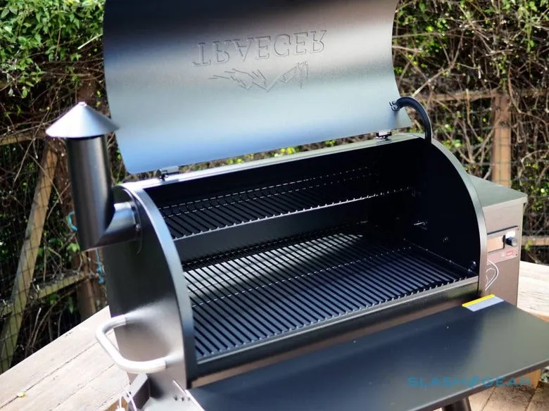 Traeger Pro 780 Black Wood Pellet Grill-TFB57GLE2